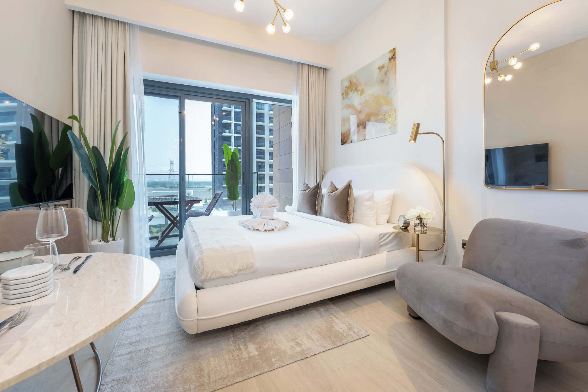 Skrivebord, strykejern/-brett og wi-fi