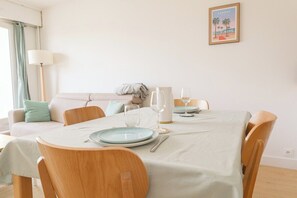 Dining - Charming Bright Apartment - Paris 9th (Paris)