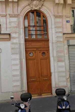 Exterior detail - Paris 17 - Charming 2-room in Batignolles (Paris)