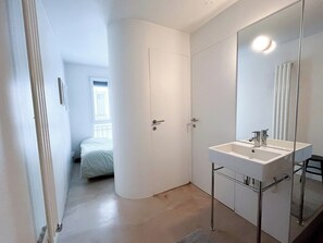 1 quarto, acesso à internet, roupa de cama