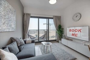 TV - StayShort - Stylish 1BR Near Town Square - Sleeps 4 Guests! (Dubai)