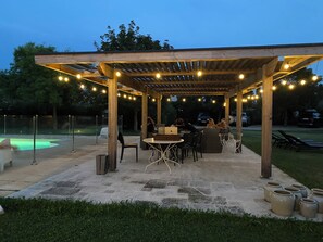 Outdoor dining - Mas Valbauline (Cavaillon)