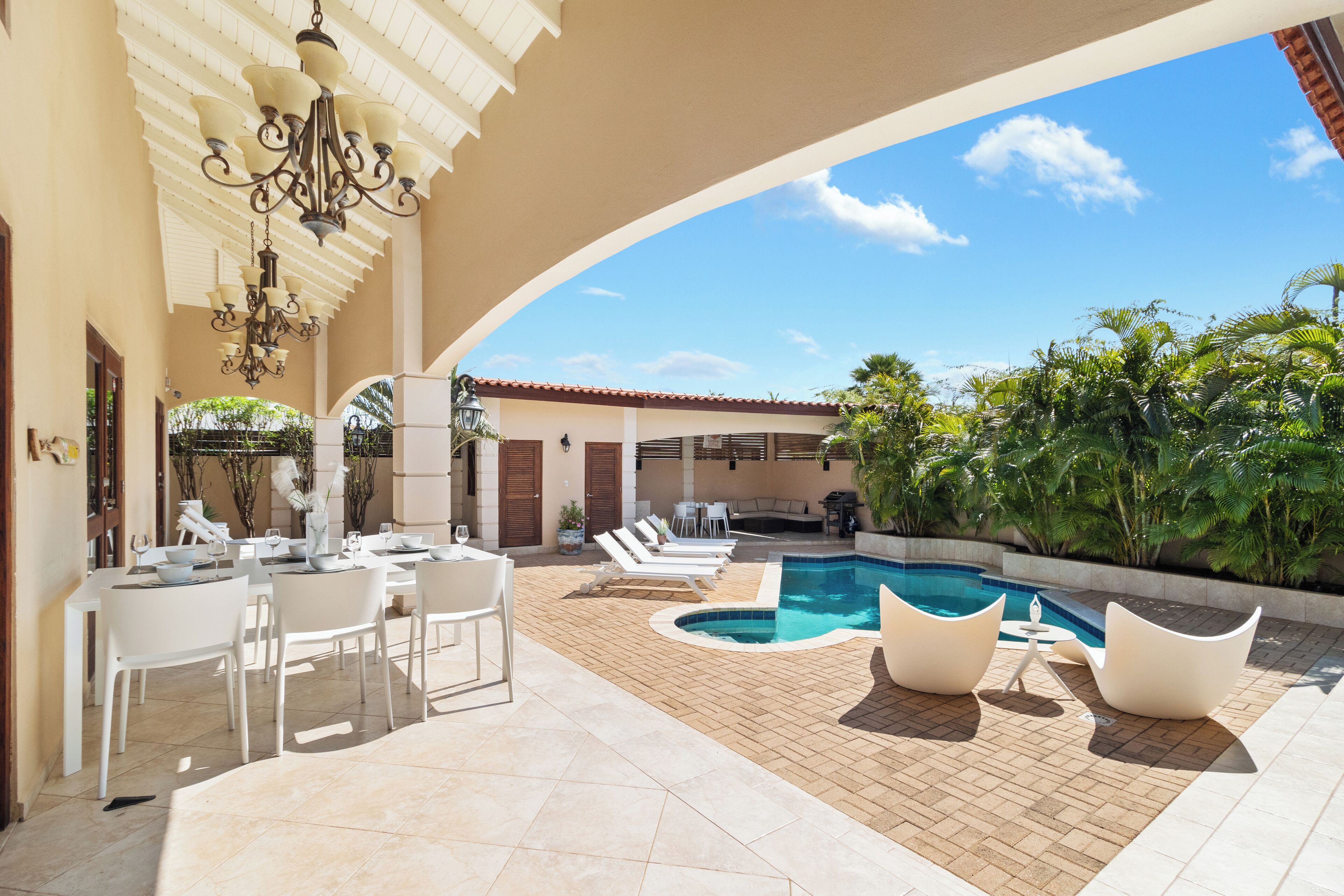 House (4 Bedrooms) | Front of property