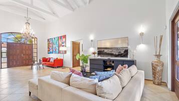 House (4 Bedrooms) | Property amenity