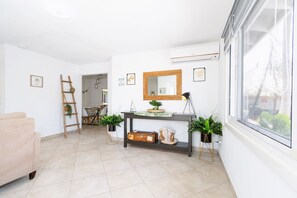 House (3 Bedrooms) | Property amenity