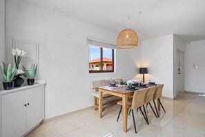 House (3 Bedrooms) | Property amenity