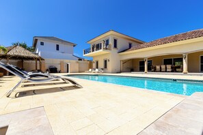 Villa (4 Bedrooms) | Property amenity