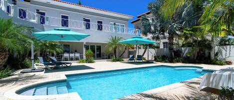 Villa (6 Bedrooms) | Fasade