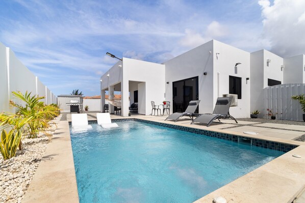 House (3 Bedrooms) | Front of property