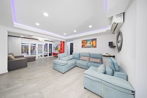 House (5 Bedrooms) | Property amenity