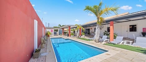 House (4 Bedrooms) | Front of property