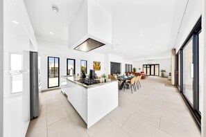 House (4 Bedrooms) | Property amenity