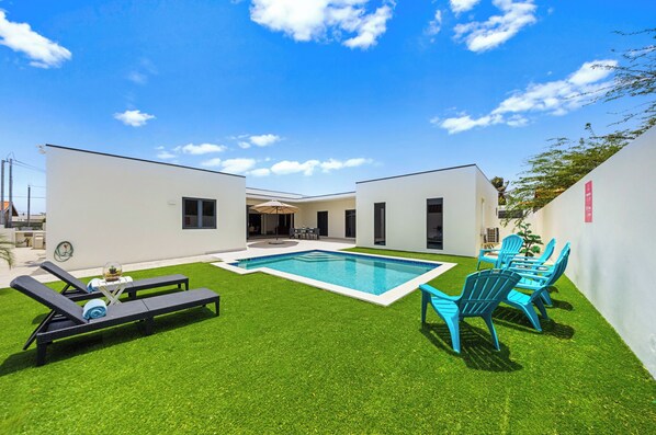 House (4 Bedrooms) | Front of property