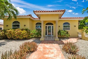 House (3 Bedrooms) | Property amenity