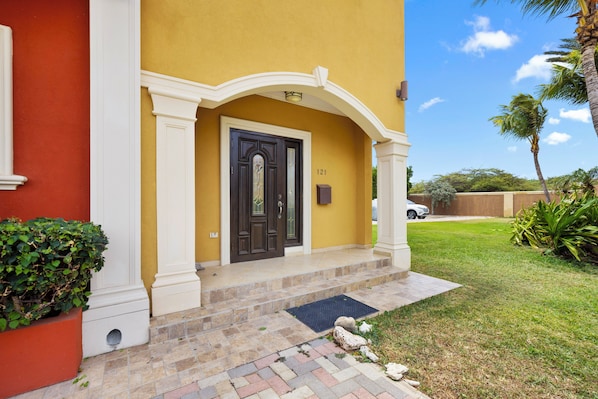 Studio (3 Bedrooms) | Property amenity