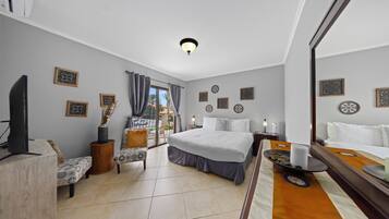 Studio (3 Bedrooms) | Property amenity