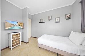 Studio (3 Bedrooms) | Property amenity