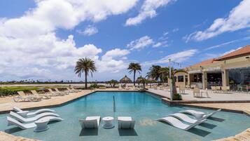 Studio (3 Bedrooms) | Property amenity