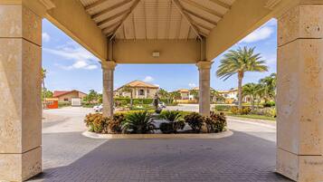 Studio (3 Bedrooms) | Property amenity