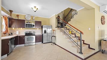 Studio (3 Bedrooms) | Property amenity