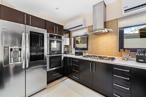 House (4 Bedrooms) | Property amenity