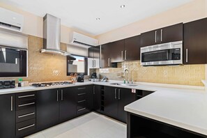 House (4 Bedrooms) | Property amenity