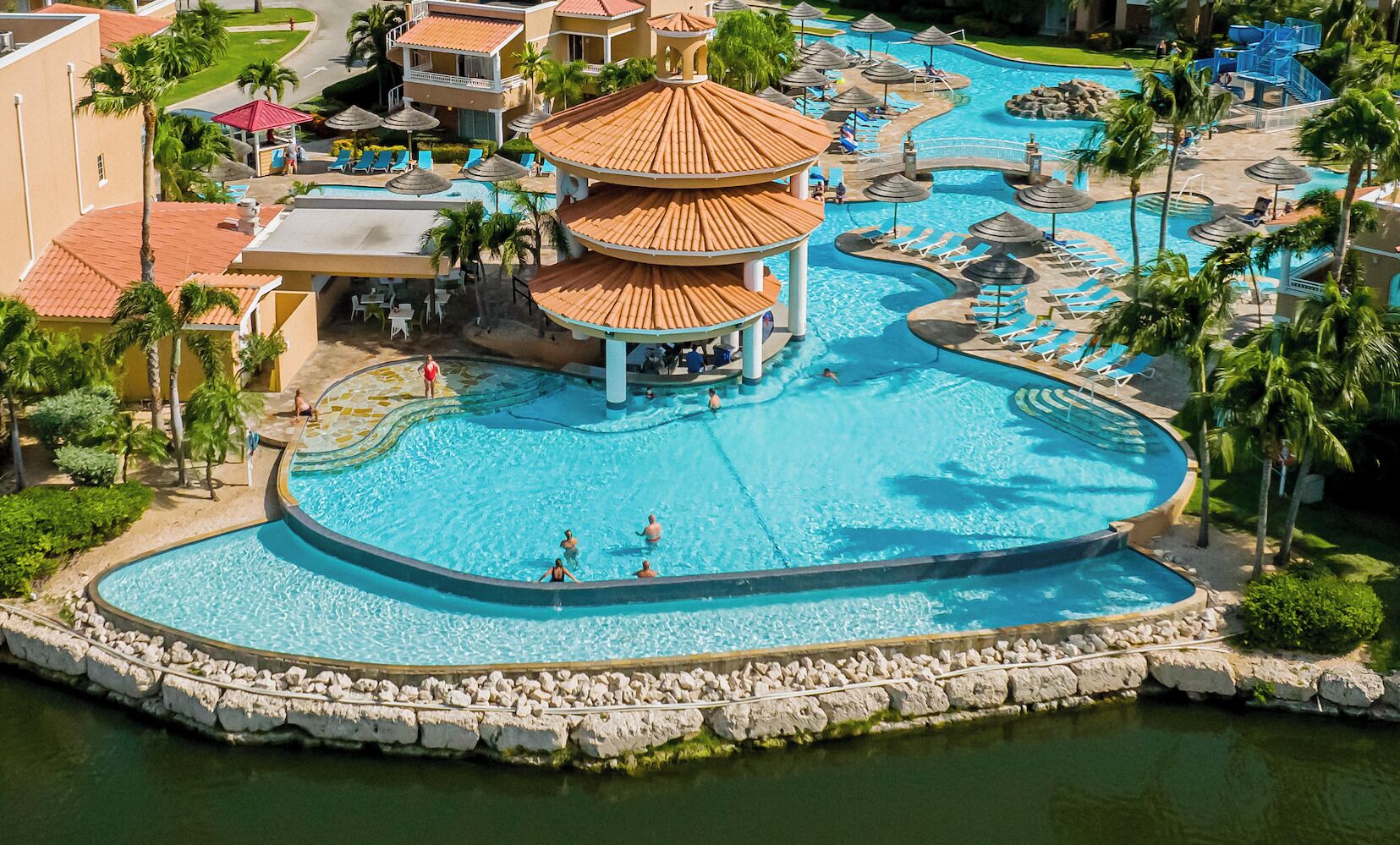 อพาร์ทเมนท์ (4 Bedrooms) | ด้านหน้าที่พัก