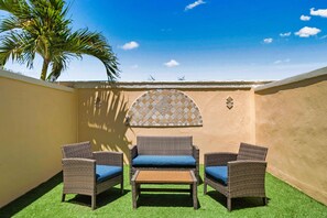 Studio (2 Bedrooms) | Property amenity