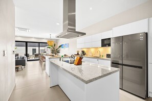 Studio (4 Bedrooms) | Property amenity - Catalina Residence Apt 3 - L.g. Smith Boulevard 546-j (Noord)