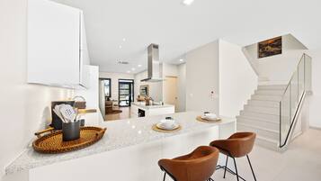 Studio (4 Bedrooms) | Property amenity