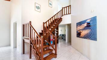 House (6 Bedrooms) | Property amenity