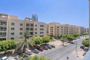 Exterior - Free housekeeping visits during your stay - StayShort - Spectacular 1-Bedroom perfect for 4 in The Greens (Dubai)