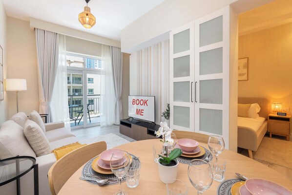 Interior - Free housekeeping visits during your stay - StayShort - Spectacular 1-Bedroom perfect for 4 in The Greens (Dubai)