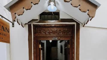 Pintu masuk properti