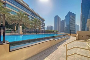 Pool - StayShort - Amazing Cozy 1-Bedroom Apartment Perfect for 4 in Dubai Marina (Dubai)