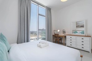 2 bedrooms, desk, iron/ironing board, WiFi