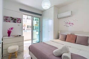3 bedrooms, desk, iron/ironing board, WiFi - Andrea 3-Bedroom Apt in Mackenzie W/ Pool (Cyprus - Larnaca)