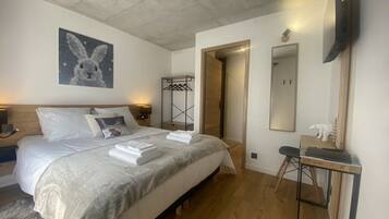 Doppelzimmer, mit Bad, Gartenblick