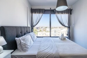 2 makuuhuonetta, silitysrauta/-lauta, Wi-Fi, vuodevaatteet