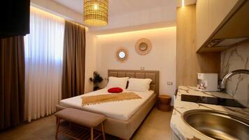 Double Room, Balcony | Desk, free WiFi, bed sheets