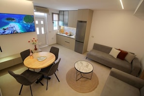 Habitación familiar | Sala de estar | Smart TV de 43 pulgadas con canales digitales 