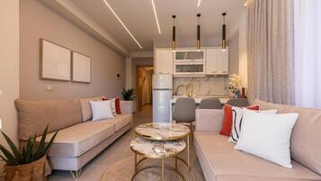 Apartemen, balkon | Dapur pribadi | Lemari es kecil, kompor, mesin pembuat kopi/teh, dan ketel listrik