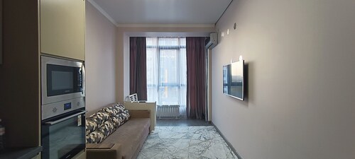 Business-Class Comfort in Central Almaty – Stylish Apartment
