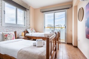 2 chambres, fer et planche à repasser, Wi-Fi, draps fournis