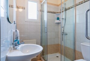 Sèche-cheveux, serviettes fournies