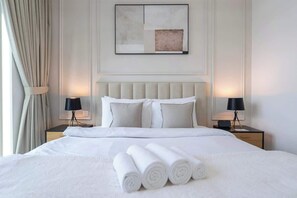 2 bedrooms, desk, iron/ironing board, WiFi