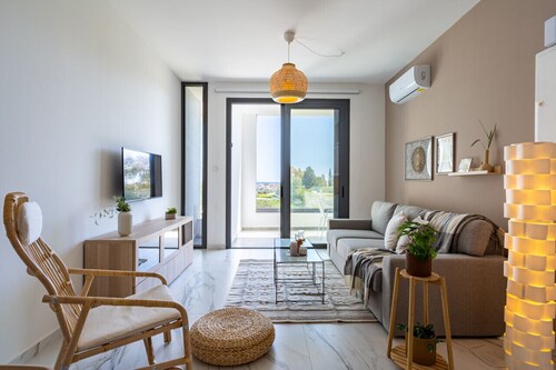 Ivory 1-Bedroom Apartment in Aradipou