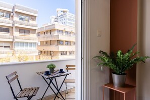 Dining - Oracle 2-Bedroom Apartment in Larnaca (Cyprus - Larnaca)
