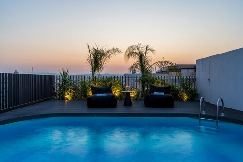 The Penthouse: 3BR Seaview-Private Pool in Larnaca