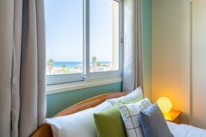 2 室のベッドルーム、アイロン / アイロン台、WiFi (無料)、ベッドシーツ